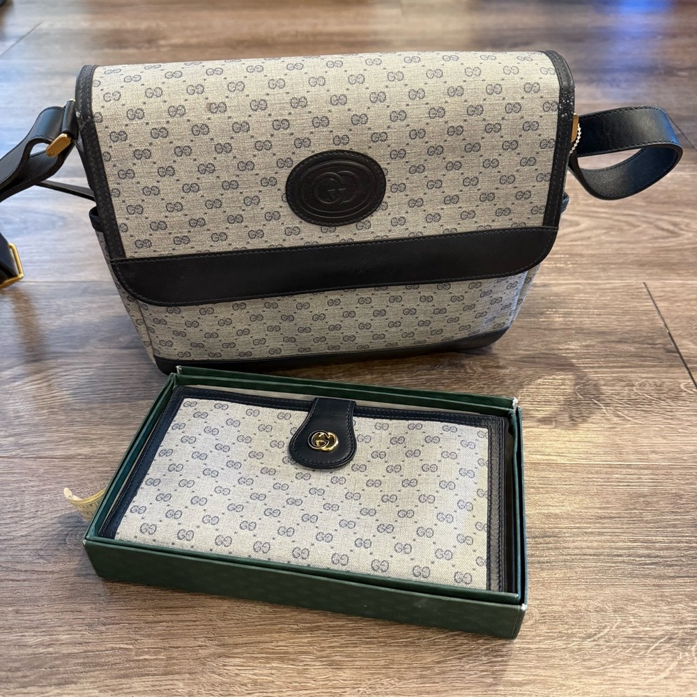 Vintage Gucci Monogram Navy Cream Crossbody Bag with Wallet